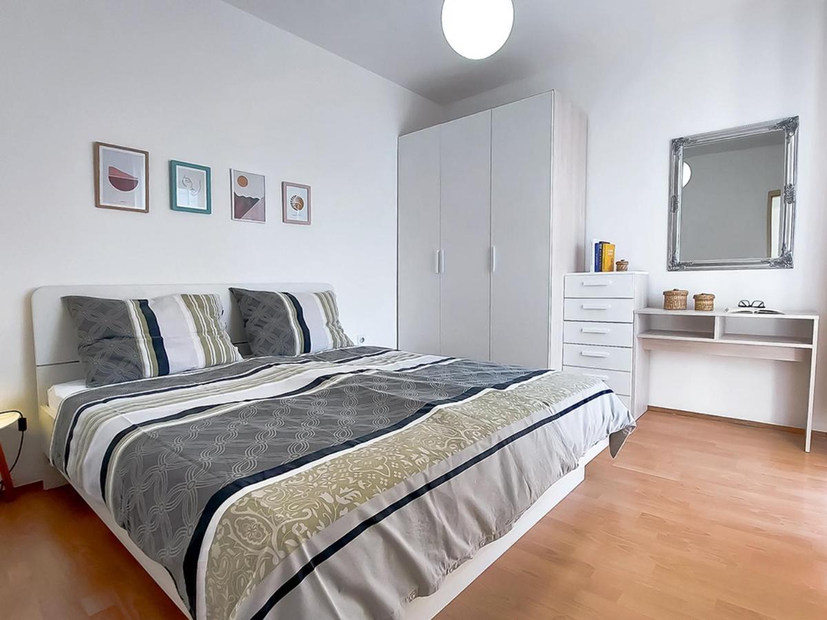 Apartments Tena With Private Parking Pula Exterior foto