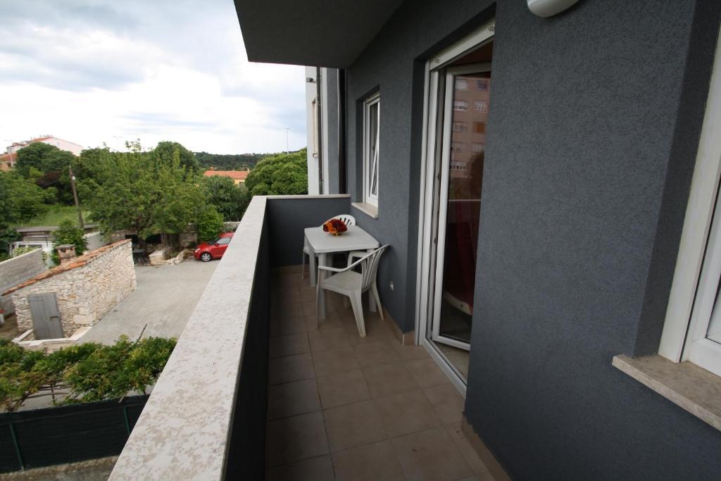 Apartments Tena With Private Parking Pula Habitación foto